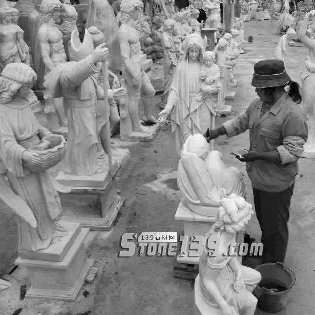 河北曲陽石雕工人工作現場照