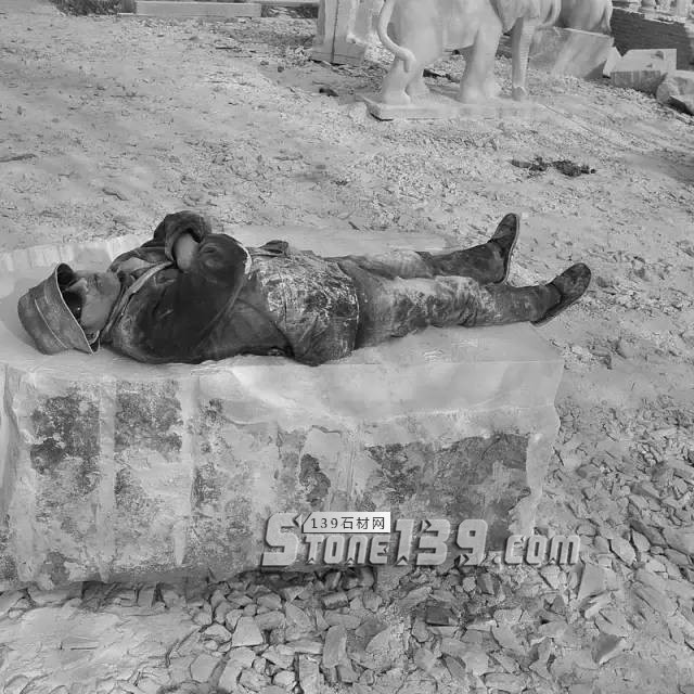 河北曲陽石雕工人工作現場照