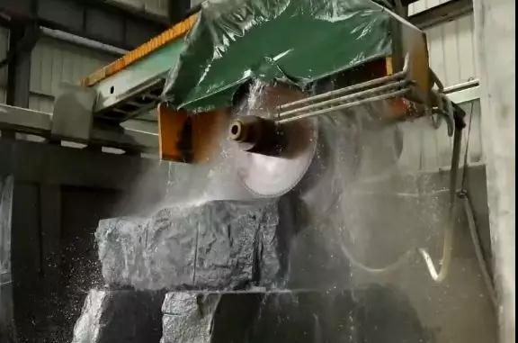 山東臨沭寶田石業(yè)停產(chǎn)182天后再度“復(fù)活”！老板靠什么沒有倒下？