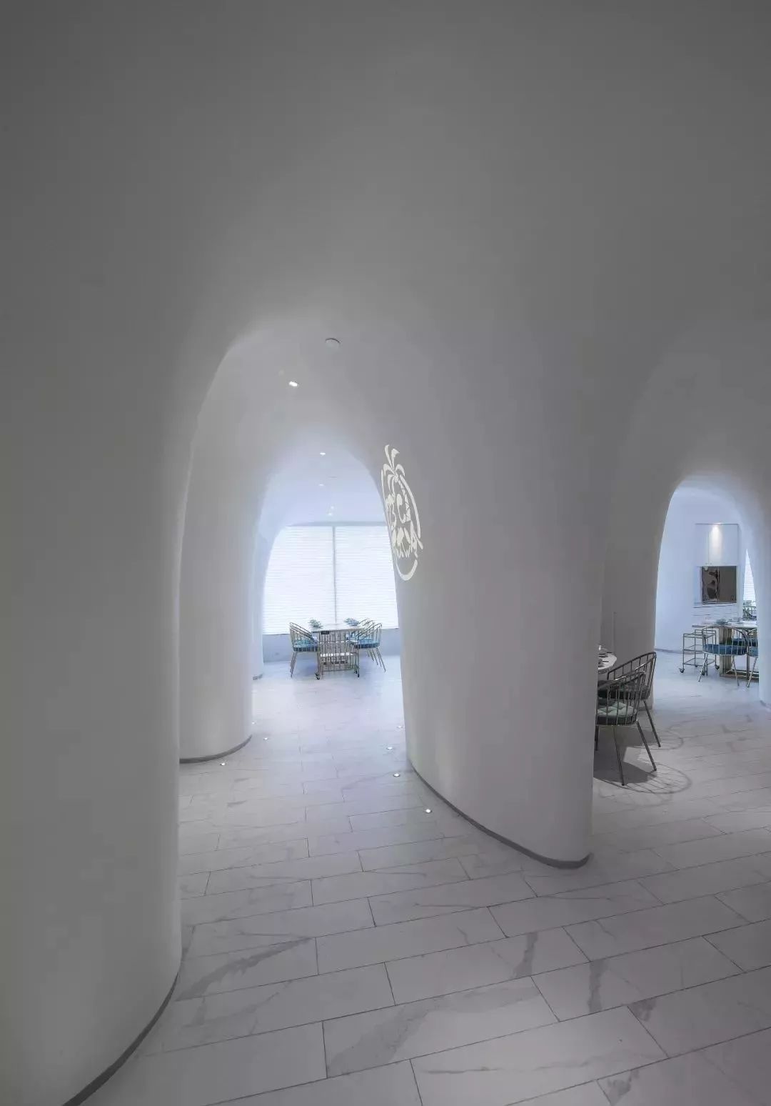 帶您看看上海一家時(shí)尚火鍋餐廳用“爵士白大理石”打造的內(nèi)裝視覺(jué)