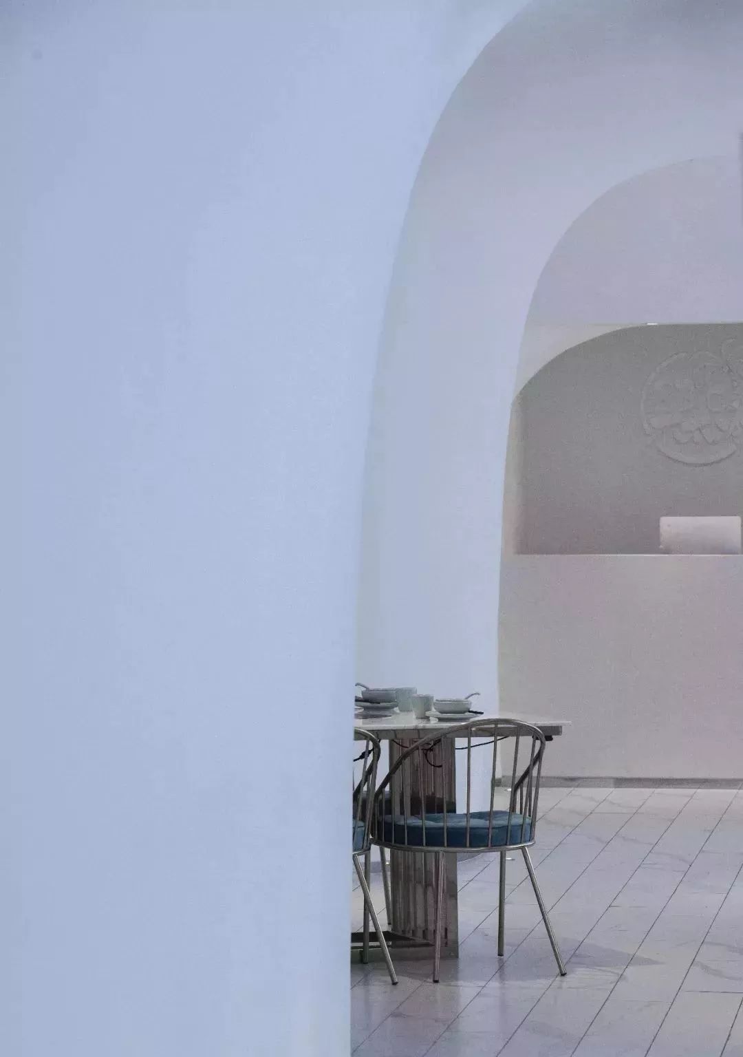 帶您看看上海一家時(shí)尚火鍋餐廳用“爵士白大理石”打造的內(nèi)裝視覺(jué)