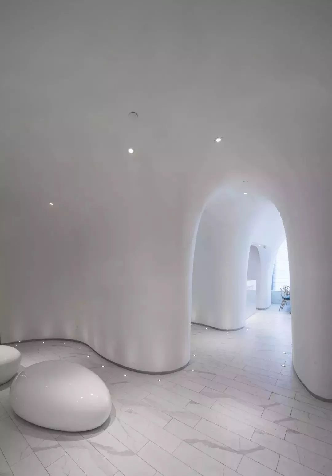 帶您看看上海一家時(shí)尚火鍋餐廳用“爵士白大理石”打造的內(nèi)裝視覺(jué)