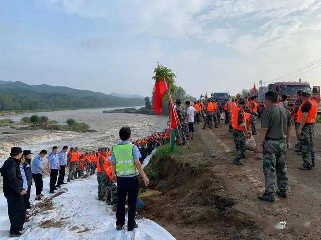 麻城發(fā)生重大塌方險(xiǎn)情！麻城石材人無償運(yùn)送5000方石材荒料進(jìn)行拋石固腳！點(diǎn)贊！