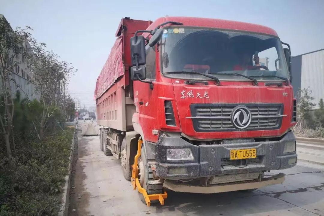 湖北麻城成立專班整治石材產業貨運車輛，6家企業被下達責令整改通知書