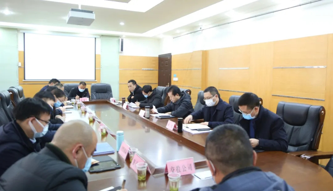 四川達(dá)州萬(wàn)源市委書記吳曉勇主持召開(kāi)石材城道路建設(shè)專題會(huì)議