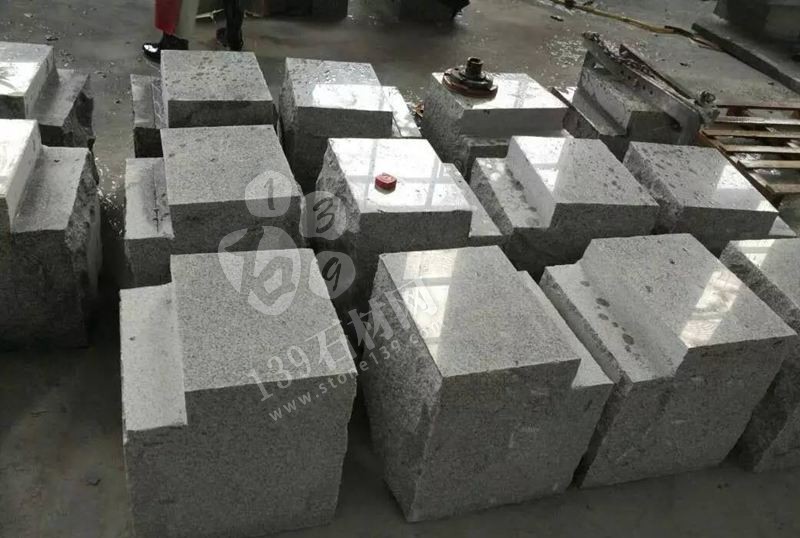 麻城張順利石材廠主要經營湖北芝麻白、芙蓉白環境石，地鋪石，路延石，小方石